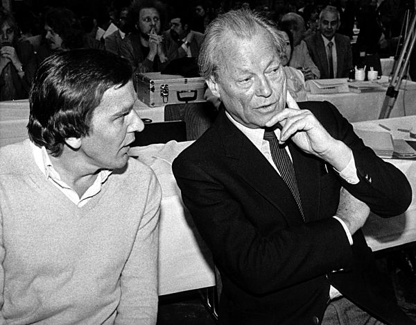 Juso-Kongress in Hannover: Schröder und Brandt