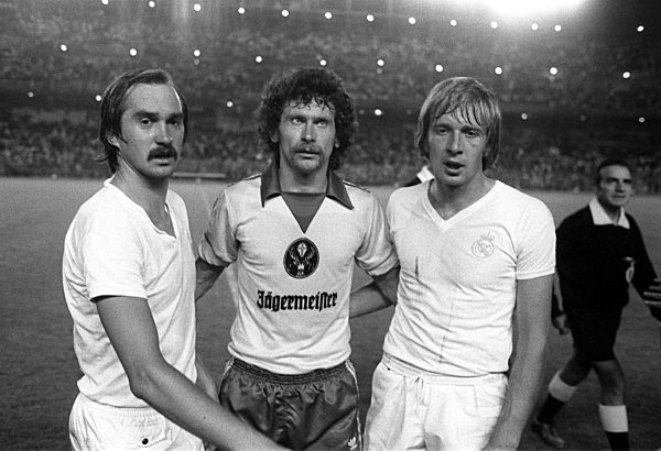Fußball: Paul Breitner, Uli Stielike und Henning Jensen