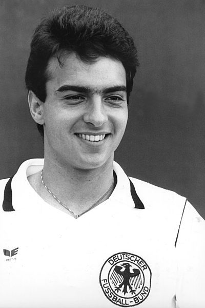 Fußball: Mittelfeldspieler Hans Müller