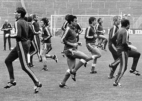 Fußball: Das deutsche EM-Aufgebot 1980 trainiert