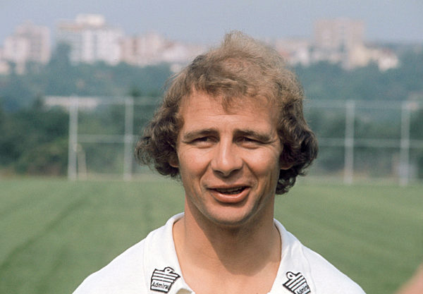 Soccer - 1977-78 - Bernd Hoelzenbein
