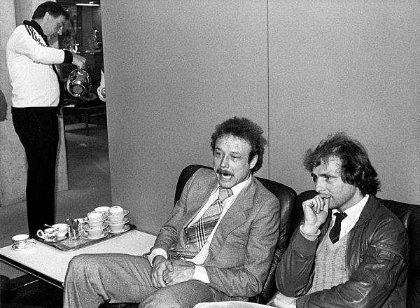 Soccer - Bernd Hoelzenbein