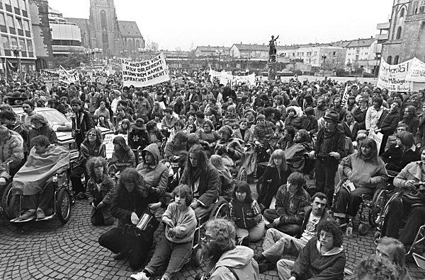 Behinderte demonstrieren in Frankfurt 1980