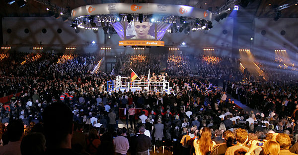 Die dm-Arena in Karlsruhe am Freitagabend (30.11...