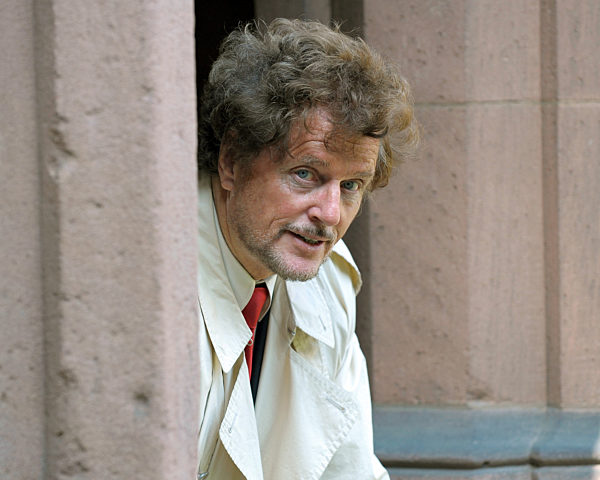 Der Festspiel-Intendant der Nibelungen-Festspiele Dieter Wedel posiert am...