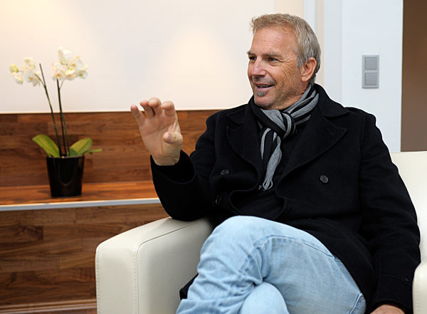 Kevin Costner tanzt nicht nur mit dem Wolf