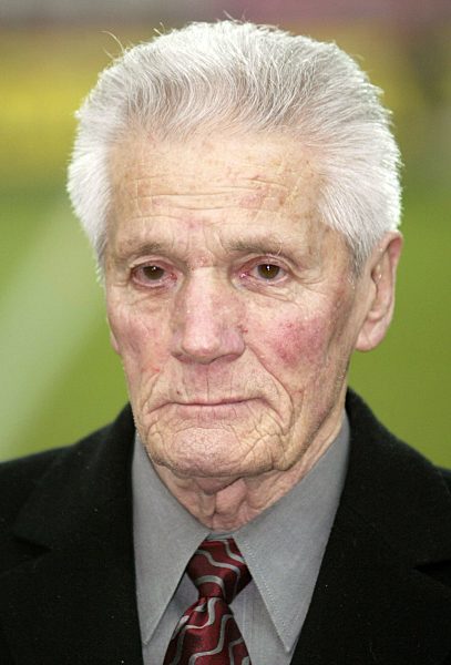 Fußball: Ottmar Walter im Fritz-Walter-Stadion