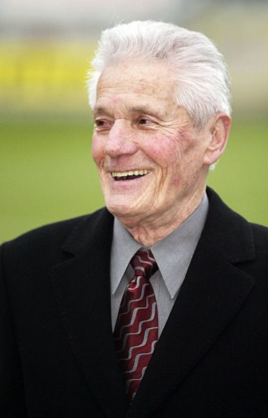 Fußball: Ottmar Walter im Fritz-Walter-Stadion