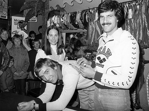 Schwimmen: Mark Spitz gibt Autogramme