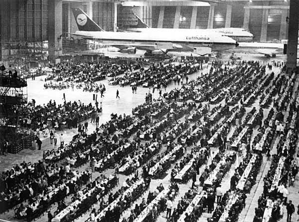 Frankfurt Airport - Opening Reception Area West - Celebration in the maintenance hangar