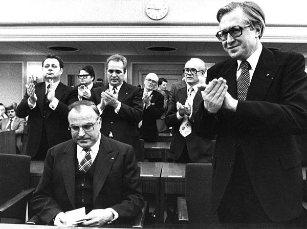 Helmut Kohl geht als Oppositionsführer nach Bonn