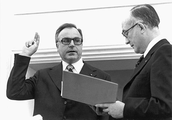 Helmut Kohl erneut zum Ministerpräsidenten vereidigt