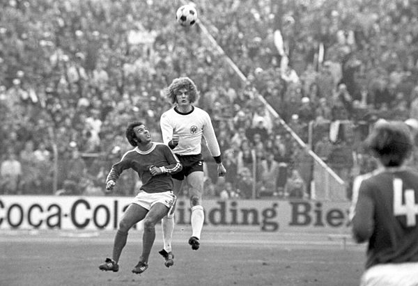 1. Fußball-Bundesliga 1973/74 - Eintracht Frankfurt - Kickers Offenbach 2:2