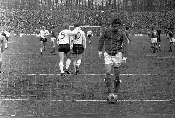 !. Fußball-Bundesliga - Saison 1968/1969 - Eintracht Frankfurt - Kickers Offenbach 3:2