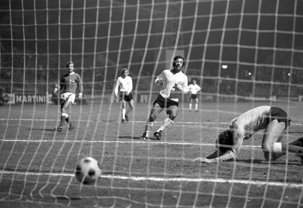Fußball - Freundschaftsspiel 1975 - Österreich - Auswahl aus Kickers Offenbach und Eintracht Frankfurt