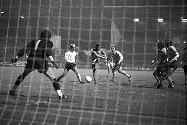 Fußball-Bundesliga Saison 1973/74 - Kickers Offenbach - VfB Stuttgart 2:1 (1:1)