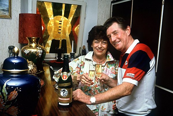 Fußball: Fritz Walter mit seiner Ehefrau Italia