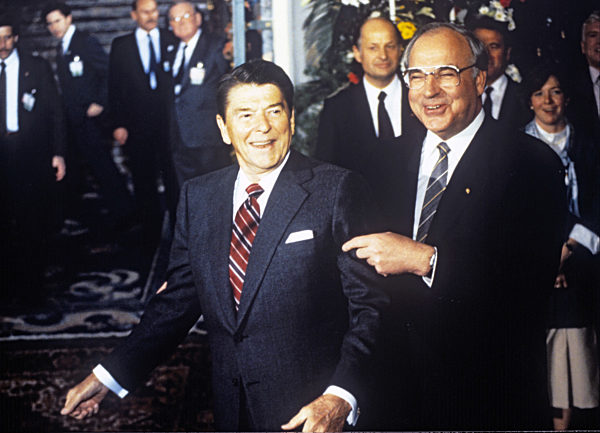 Weltwirtschaftsgipfel 1985 - Bundeskanzler Kohl und US-Präsident Reagan