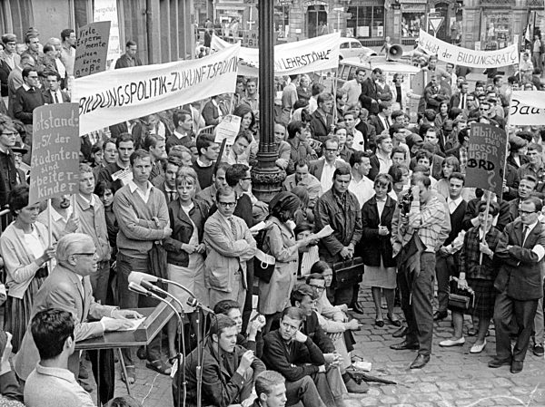 Students demonstrate against growing educational needs