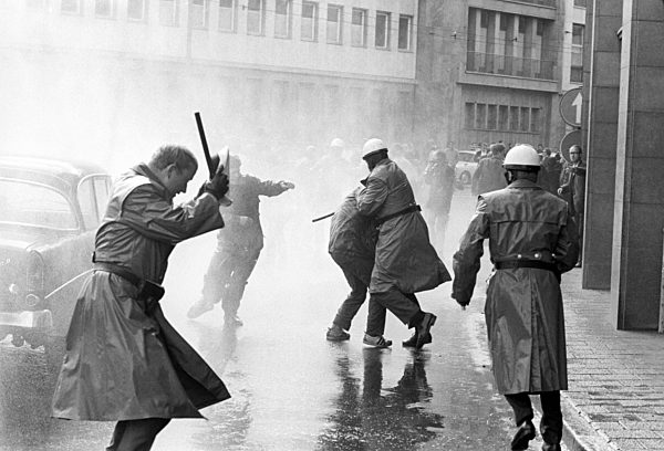 Demonstration gegen Friedenspreisverleihung an Senghor 1968