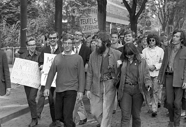 SDS conference 1967 ended with demonstration