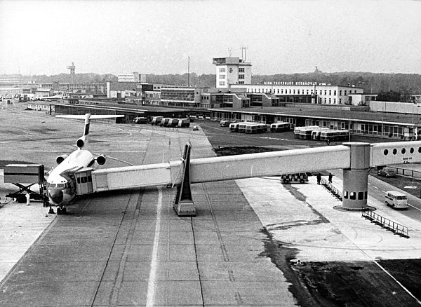 Fluggastbrücke auf Rhein-Main-Flughafen eingeweiht