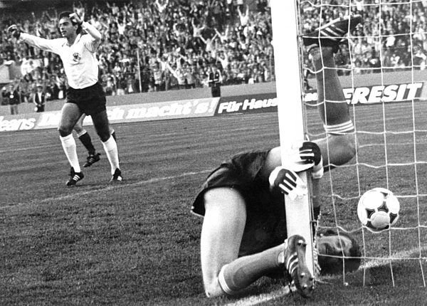 Fußball: Deutschland - Polen 3:1 (1980 in Frankfurt)
