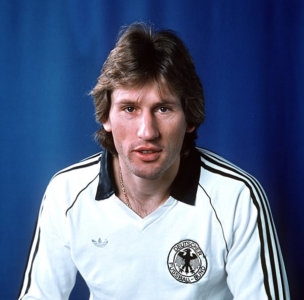 Fußball: Nationalspieler Manfred Kaltz
