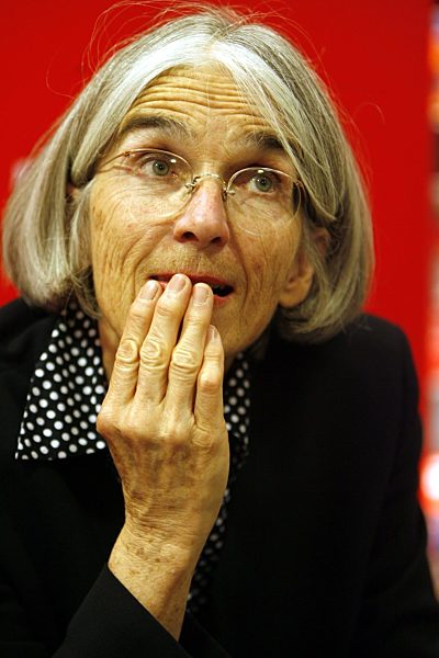 Die US-Schriftstellerin Donna Leon lächelt am 01.06...
