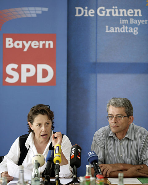 Adelheid Rupp (SPD, l), stellvertretende Vorsitzende des...