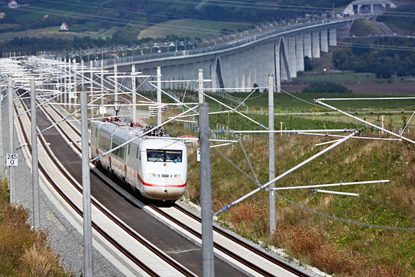 Erstmals Test-ICE auf Neubaustrecke Erfurt-Leipzig/Halle
