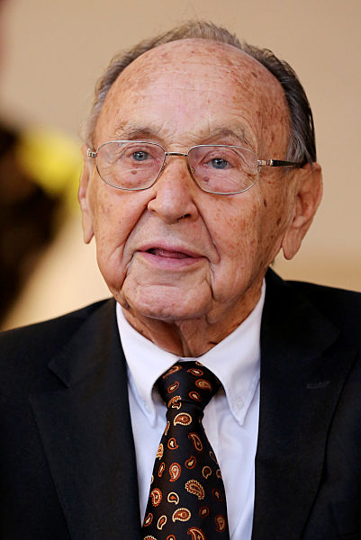 Genscher receives Mendelssohn Award