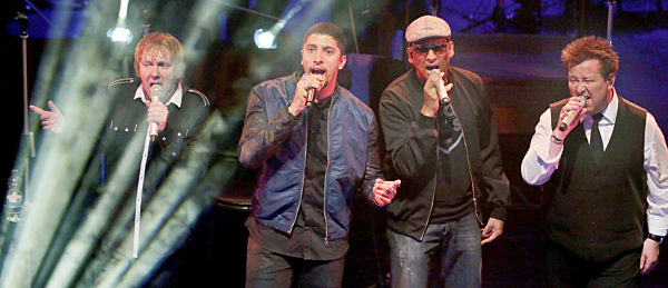 "Die Prinzen" - Auftritt mit Naidoo und Bourani in Leipzig