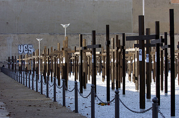 Mauermahnmal in Berlin - Touristen