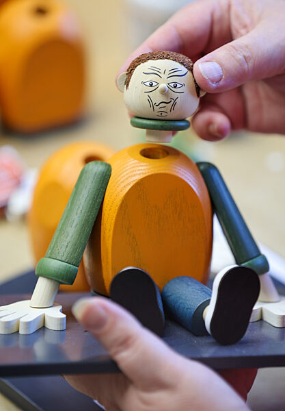 "Klimakleber" als Räucherfigur aus dem Erzgebirge