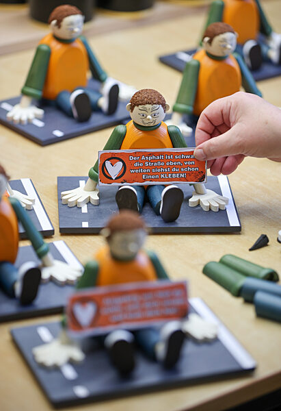 "Klimakleber" als Räucherfigur aus dem Erzgebirge