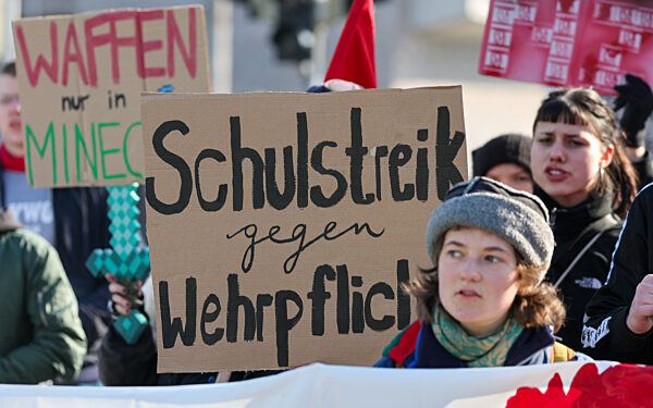 Bundesweiter Schulstreik gegen Wehrpflicht - Leipzig