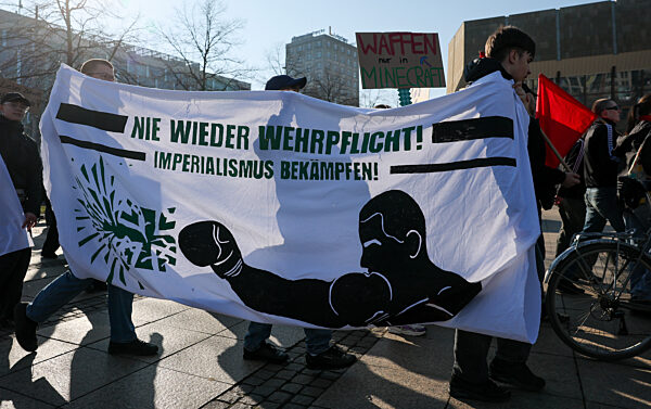 Bundesweiter Schulstreik gegen Wehrpflicht - Leipzig