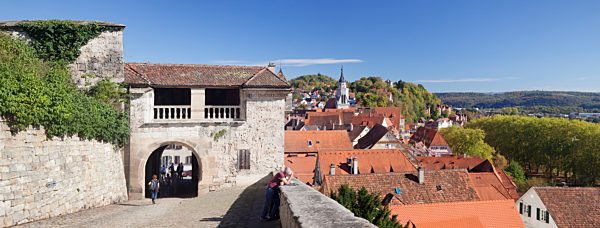 Ausblick vom Schloss Hohentübingen auf die Altstadt mit Stiftskirche, Tübingen, Baden-Württemberg, Deutschland, Europa