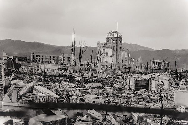 Historische schwarz-weiß Fotografie, Ruinen mit Atombomben-Kuppel nach Abwurf der Hiroshima Atombombe, Hiroshima Peace Memorial Museum, Hiroshima Friedenspark, Peace Memorial Park, Hiroshima, Japan, Asien