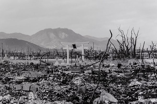 Historische schwarz-weiß Fotografie, Zerstörung nach Abwurf der Hiroshima Atombombe, Hiroshima Peace Memorial Museum, Hiroshima Friedenspark, Peace Memorial Park, Hiroshima, Japan, Asien