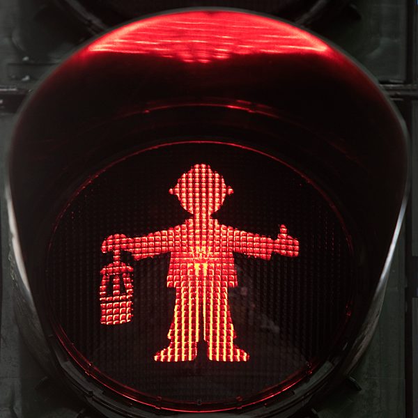 Rotes Fußgänger Ampelmännchen als Bergmann mit Grubenlampe, Castrop-Rauxel, Ruhrgebiet, Nordrhein-Westfalen, Deutschland, Europa