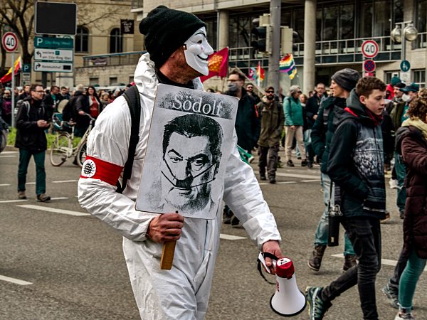 Querdenker Demonstration, Södolf, Verunglimpfung des bayrischen Ministerpräsidenten Markus Söder als neuer Hitler, Stuttgart, Baden-Württemberg, Deutschland, Europa