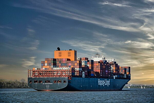 Containerschiff, Frachter, Hapag Lloyd, Elbe, Deutschland, Europa