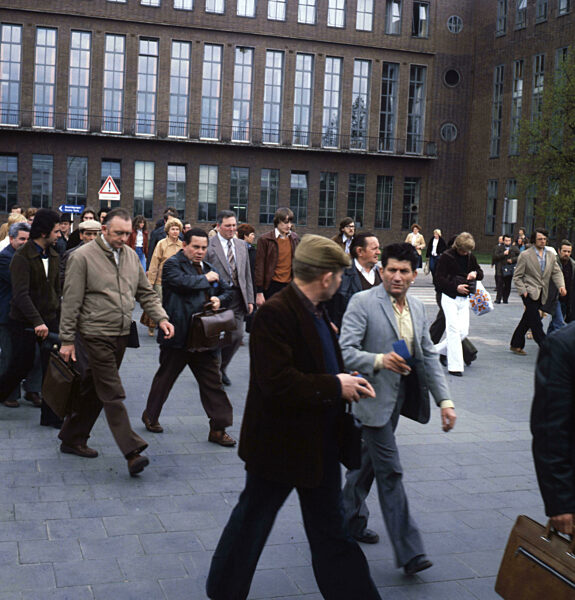 VW-Werk Schichtwechsel ca, 1983, Wolfsburg