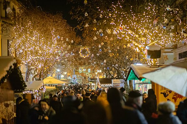 Der heute als Bautzener Wenzelsmarkt, obersorbisch Budyske Wjaclawske wiki, bekannte Bautzener Weihnachtsmarkt in der Oberlausitz ist nach dem Rekord-Institut für Deutschland der älteste in einer Chronik genannte Weihnachtsmarkt Deutschlands