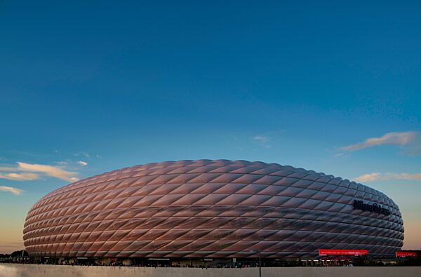 Außenaufnahme, Übersicht, Stadionhülle, Sonnenuntergang, Abendstimmung, Champions League, Allianz Arena, München, Bayern, Deutschland, Europa