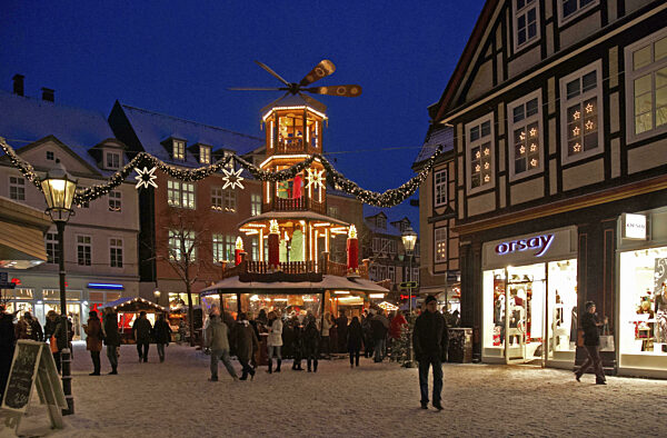 Europa, Deutschland, Niedersachsen, Celle, Weihnachtsmarkt, Pyramide...