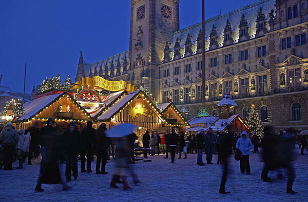 Europa, Deutschland, Hamburg, Weihnachtsmarkt auf dem Rathausmarkt, Hamburg...