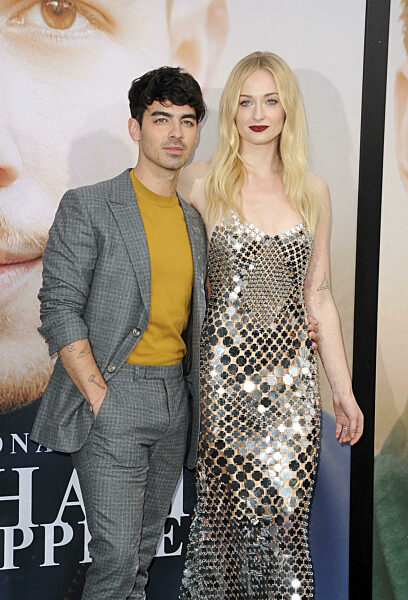 Joe Jonas und Sophie Turner bei der Premiere von Chasing Happiness von...